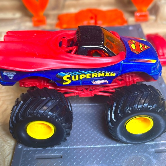 Mini Superman - Picture 3 of 3